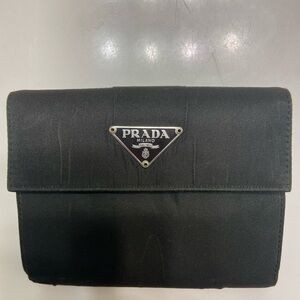 AUTHENTIC!! PRADA Nylon Green Wallet. Portafoglio tessuto Verde.